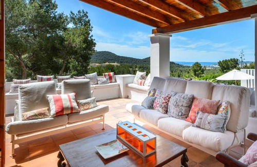 Can Furnet Villa | 400 m² Villa ∙ 5 bedrooms ∙ 12 guests