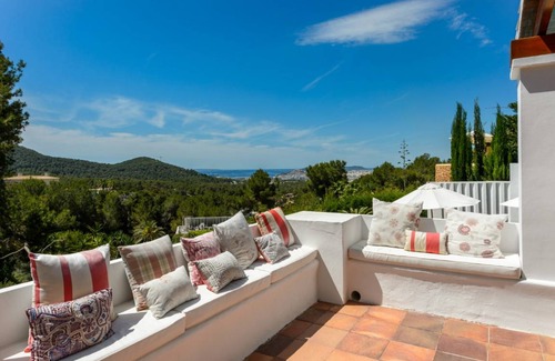 Can Furnet Villa | 400 m² Villa ∙ 5 bedrooms ∙ 12 guests