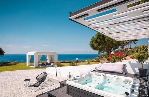 Petaloudes Villa | 400 m² Villa ∙ 5 bedrooms ∙ 12 guests