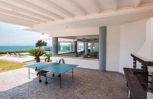 Petaloudes Villa | 400 m² Villa ∙ 5 bedrooms ∙ 12 guests