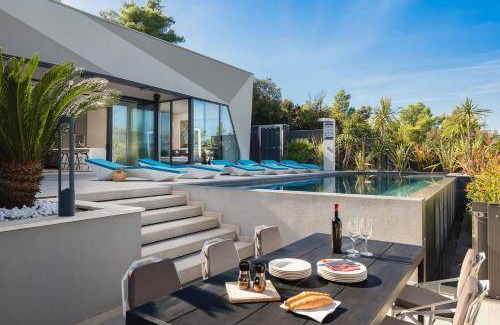 Zrnovo Villa | 400 m² Villa ∙ 5 bedrooms ∙ 10 guests