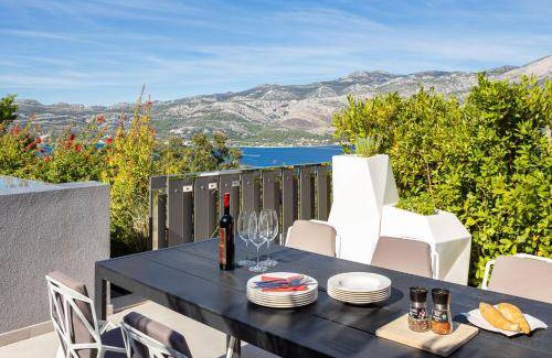 Zrnovo Villa | 400 m² Villa ∙ 5 bedrooms ∙ 10 guests
