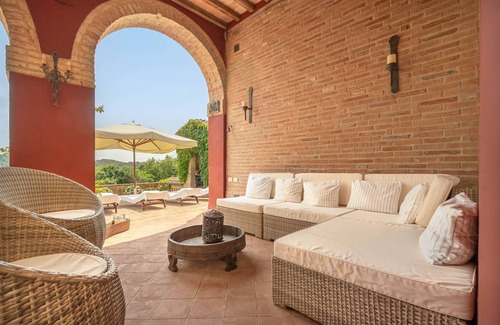 Palaia Villa | 400 m² Villa ∙ 7 bedrooms ∙ 14 guests