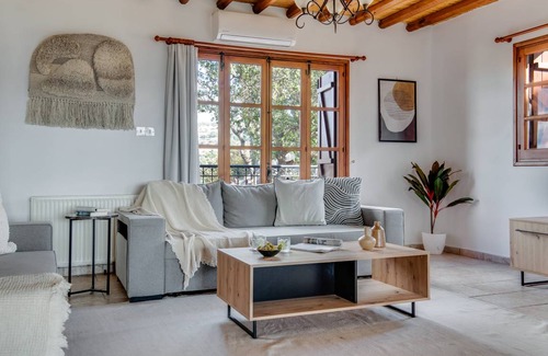 Peristerona Villa | 400 m² Villa ∙ 8 bedrooms ∙ 20 guests