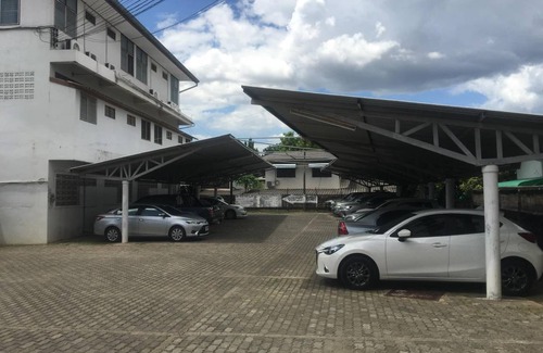Hua Wiang Apartment | 4000 m² Apartment ∙ 20 bedrooms ∙ 2 guests