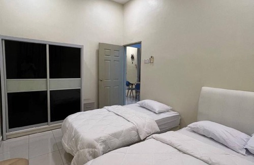 Sitiawan House | 4000 m² House ∙ 4 bedrooms ∙ 18 guests