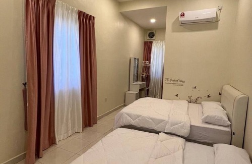 Sitiawan House | 4000 m² House ∙ 4 bedrooms ∙ 18 guests
