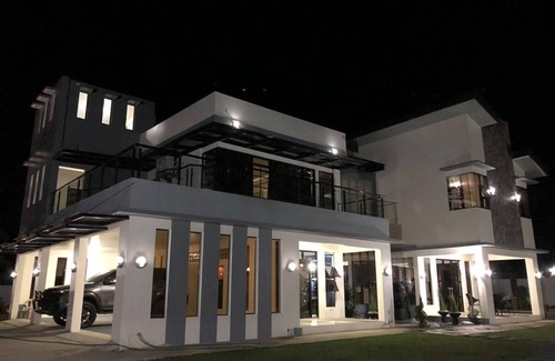 Aguilar Villa | 4000 m² Villa ∙ 3 bedrooms ∙ 15 guests