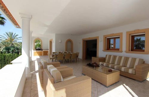 Moravit Villa | 4000 m² Villa ∙ 4 bedrooms ∙ 8 guests
