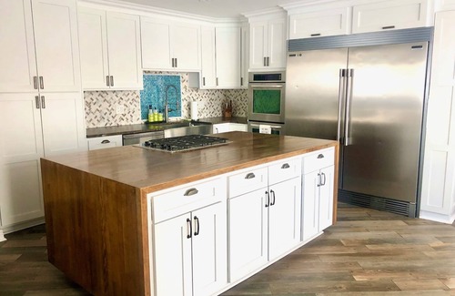 Traverse City House | 4000sqft 6 Bed 3 Bath Luxury House on Long Lake! Only 2 weeks Available!