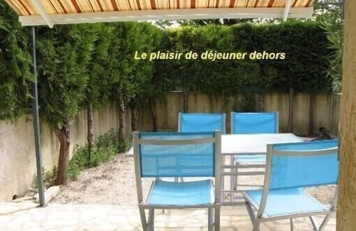 Uzes Apartment | 400m to the center of Uzès, appartment for 4 people