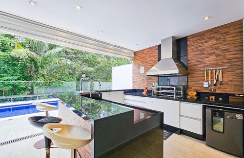 Riviera de Sao Lourenco House | 400m² house with pool near the beach