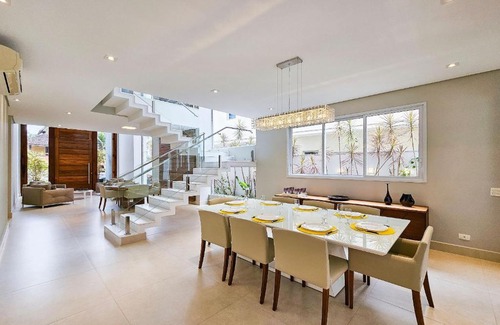 Riviera de Sao Lourenco House | 400m² house with pool near the beach