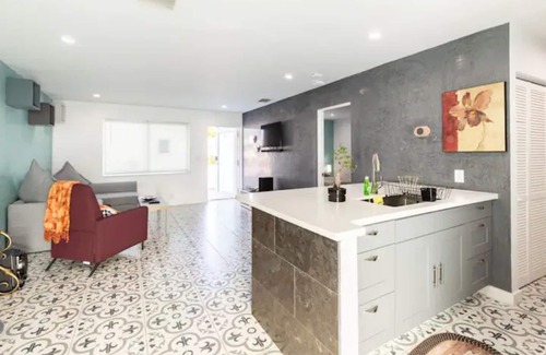 Fort Lauderdale Apartment | 4014 renovated great for family and long term rent
