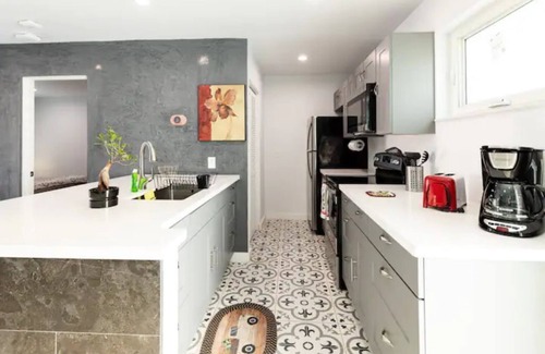 Fort Lauderdale Apartment | 4014 renovated great for family and long term rent