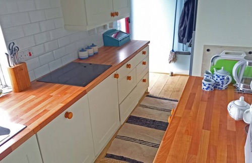 Currywongaun Apartment | 402 Lakeside Cottage Letterfrack-2 Bedroom-Sleeps 5
