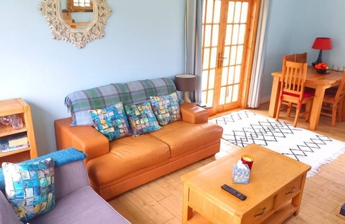 Currywongaun Apartment | 402 Lakeside Cottage Letterfrack-2 Bedroom-Sleeps 5