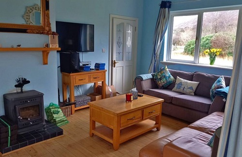 Currywongaun Apartment | 402 Lakeside Cottage Letterfrack-2 Bedroom-Sleeps 5