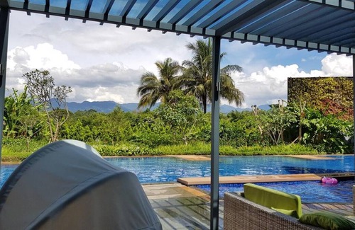 Ciawi House | 402 m² House ∙ 3 bedrooms ∙ 8 guests