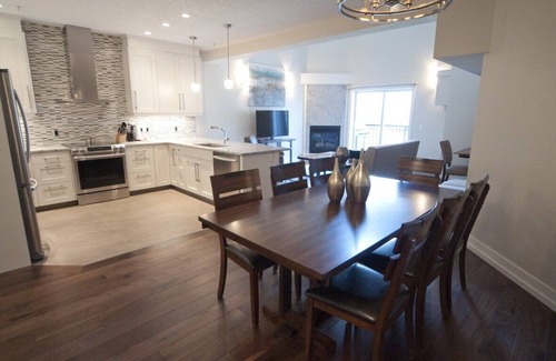Canmore Condo | 403 · Amazing Penthouse-Private Hot Tub #1 of 5 - 403