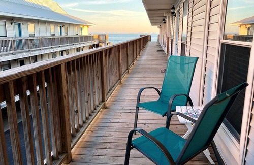 Gulf Shores Condo | #404- 2 bed-1 bath sleeps 6- It’s still summertime at the beach! Book now!