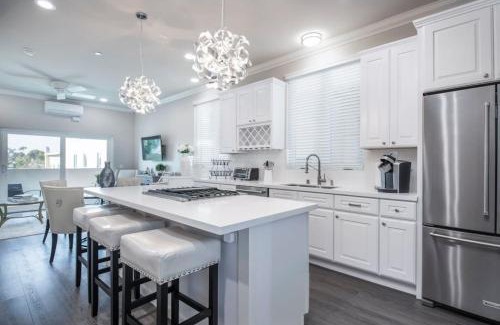 Hillcrest House | 4048 Stylish condo in Hillcrest Mission Hills