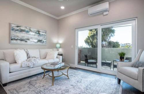 Hillcrest House | 4048 Stylish condo in Hillcrest Mission Hills