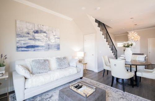 Hillcrest House | 4048 Stylish condo in Hillcrest Mission Hills