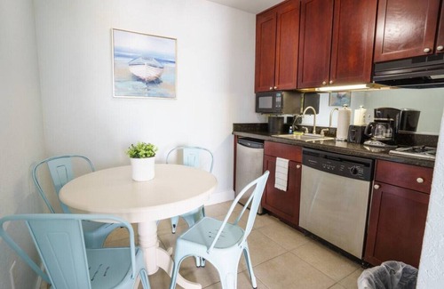 Ruskin Apartment | 405 Sunrise View. · U405 Balcony w/River & Sunrise View! Resort Amenities! Free Parking/Wifi