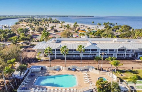Ruskin Apartment | 405 Sunrise View. · U405 Balcony w/River & Sunrise View! Resort Amenities! Free Parking/Wifi
