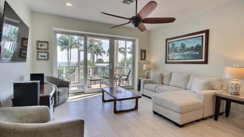 Rock Harbor Apartment | 406 Mariners Club