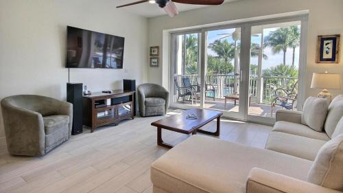 Rock Harbor Apartment | 406 Mariners Club