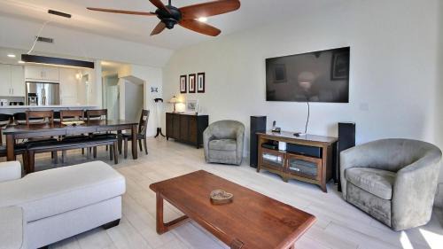 Rock Harbor Apartment | 406 Mariners Club