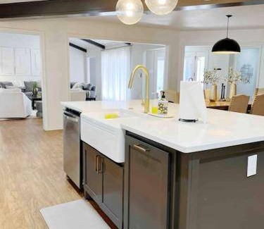 Lubbock House | 409 m² House ∙ 6 bedrooms ∙ 16 guests