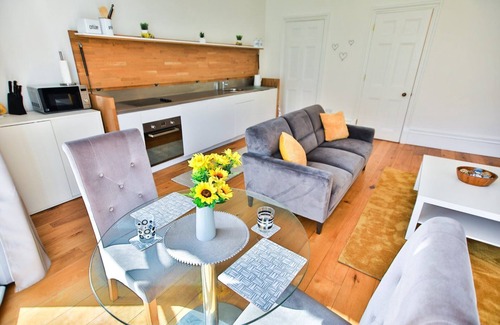 Hastings Apartment | 40b Wellington Suites