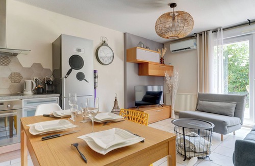 Viviani - Bonnevay Apartment | ⭐️40m2, terrace + garden near Eurexpo, Gerland⭐️