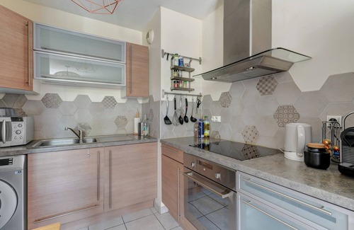 Viviani - Bonnevay Apartment | ⭐️40m2, terrace + garden near Eurexpo, Gerland⭐️