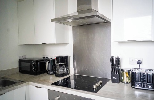 Swindon Apartment | 40percent off monthly/2 bedroom apt/city centre