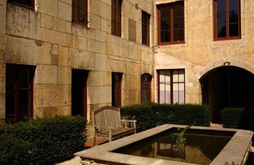 Beaune City Centre Apartment | 41 Maufoux By Bruno Colin