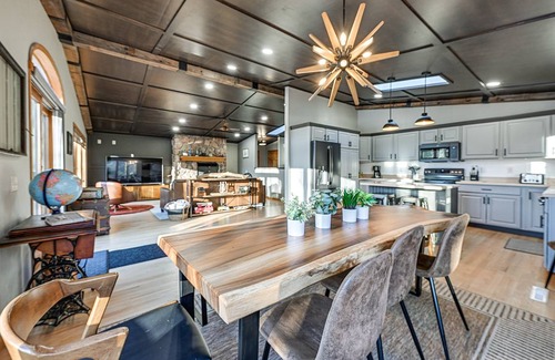 Neillsville House | 410 m² House ∙ 5 bedrooms ∙ 19 guests