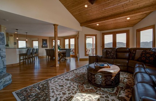 Clyde House | 411 m² House ∙ 7 bedrooms ∙ 12 guests