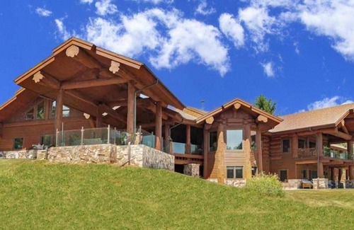 Benton Harbor House | 411 m² House ∙ 3 bedrooms ∙ 6 guests