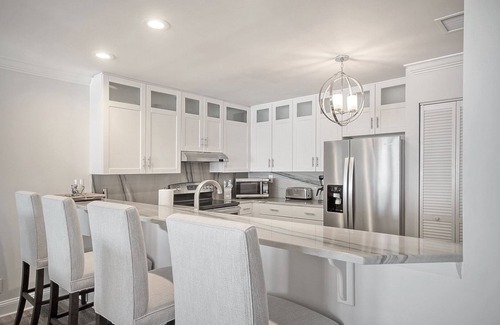 Isle of Palms House | 412 Seascape by AvantStay | Oceanfront + Balcony