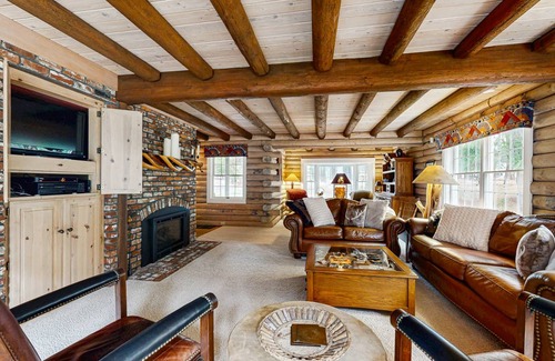 Trout Lake Cabin | 417 m² Cabin ∙ 3 bedrooms ∙ 8 guests