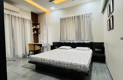 Ujjain House | 418 m² Bungalow ∙ 4 bedrooms ∙ 12 guests