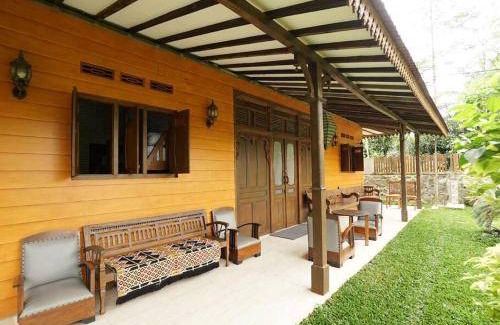Pancawati House | 42 m² House ∙ 4 bedrooms ∙ 15 guests