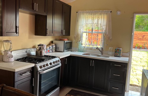 St.Bran's Burg House | 420 friendly- 2 miles from the beach