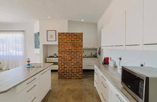 Westcliff House | 420 m² House ∙ 6 bedrooms ∙ 12 guests
