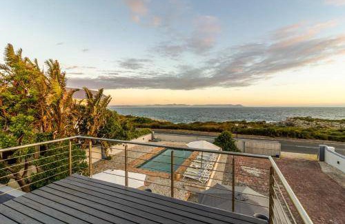 Westcliff House | 420 m² House ∙ 6 bedrooms ∙ 12 guests