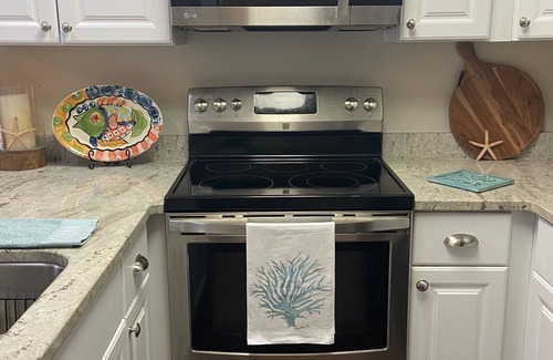 Miramar Beach Condo | 4208 LUXURY REMODEL Best Rates, 5⭐️, Wifi, Beach Svc, 2 Pools Hot Tub Pickleball